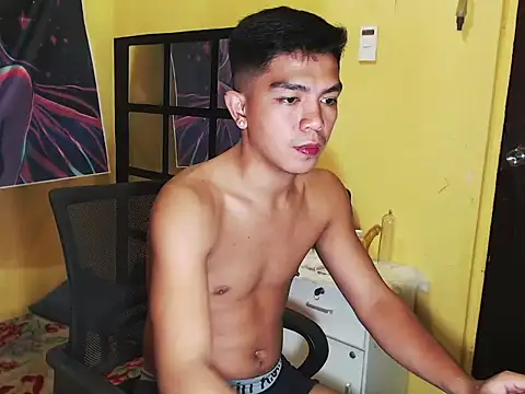 Snapshot of Hunky_paul chatting on December 15, 2025, 8:25 pm Hunky paul online show from December 15, 2025, 8:25 pm