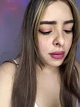 Nahomy cm online show from December 18, 2025, 8:34 pm