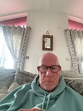 Snapshot of philefc chatting on October 17, 2025, 12:07 pm philefc online show from October 17, 2025, 12:07 pm