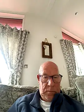 Snapshot of philefc chatting on October 3, 2025, 10:06 am philefc online show from October 3, 2025, 10:06 am