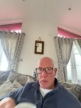 Snapshot of philefc chatting on October 31, 2025, 2:13 pm philefc online show from October 31, 2025, 2:13 pm