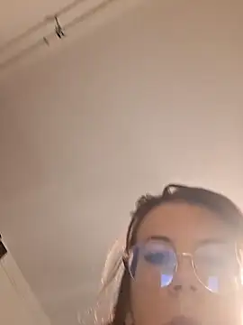 Anayssa  online show from October 2, 2025, 12:19 pm