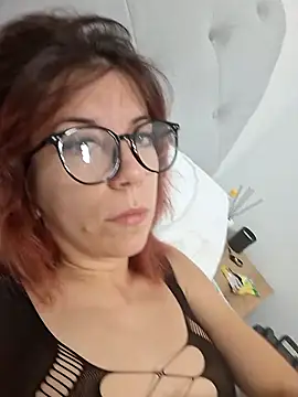 Anayssa  online show from September 18, 2025, 8:01 pm