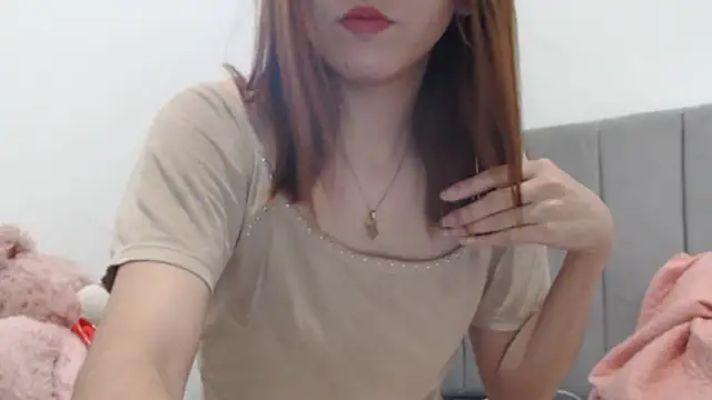 Dolly Peach  online show from April 8, 2026, 1:23 pm