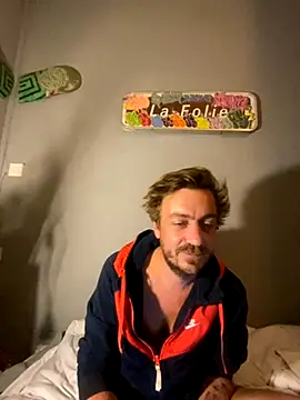 Snapshot of 3615-ULLA chatting on November 7, 2025, 4:33 pm 3615-ULLA online show from November 7, 2025, 4:33 pm