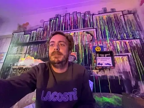 Snapshot of 3615-ULLA chatting on October 24, 2025, 4:28 pm 3615-ULLA online show from October 24, 2025, 4:28 pm