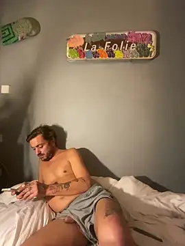 Snapshot of 3615-ULLA chatting on November 6, 2025, 4:22 pm 3615-ULLA online show from November 6, 2025, 4:22 pm