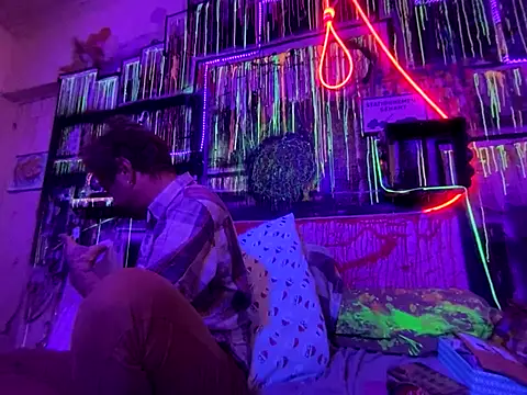 Snapshot of 3615-ULLA chatting on October 25, 2025, 5:24 pm 3615-ULLA online show from October 25, 2025, 5:24 pm