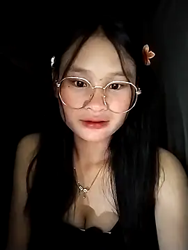 Snapshot of saronla_03 chatting on October 5, 2025, 7:37 pm saronla 03 online show from October 5, 2025, 7:37 pm