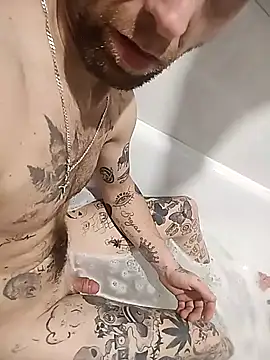 Snapshot of SmallButCrazy chatting on April 5, 2026, 8:59 pm SmallButCrazy online show from April 5, 2026, 8:59 pm