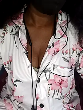 Snapshot of Thamilmegalai chatting on January 14, 2026, 3:43 am Thamilmegalai online show from January 14, 2026, 3:43 am