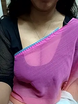 Snapshot of Thamilmegalai chatting on September 8, 2025, 7:13 pm Thamilmegalai online show from September 8, 2025, 7:13 pm