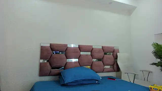 MelannyCollins   online show from January 8, 2026, 10:16 pm