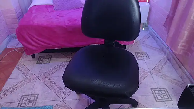 Snapshot of alaia_blue chatting on November 26, 2025, 1:44 pm alaia blue online show from November 26, 2025, 1:44 pm