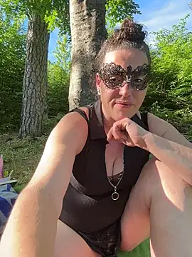 Snapshot of Nadja_Noir chatting on May 22, 2026, 4:27 pm Nadja Noir online show from May 22, 2026, 4:27 pm