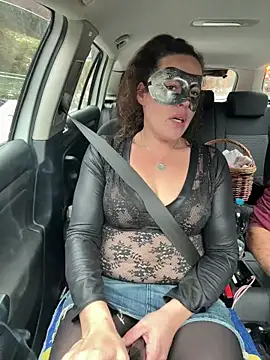 Nadja Noir online show from November 24, 2025, 1:00 pm