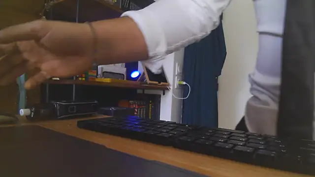 Snapshot of benTBM chatting on November 12, 2025, 1:37 pm benTBM online show from November 12, 2025, 1:37 pm