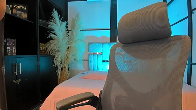 SamaraAnders  online show from April 14, 2026, 5:01 am