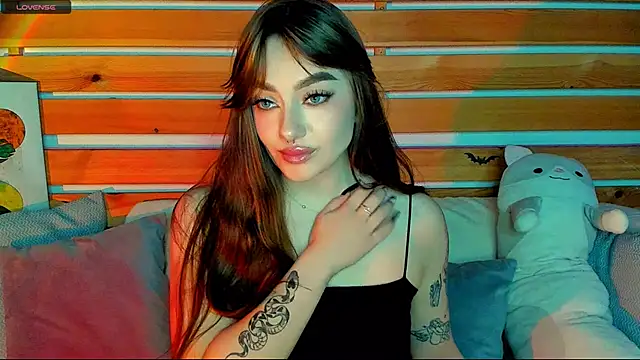 Snapshot of Emily_Tylerr chatting on November 25, 2025, 8:36 am Emily Tylerr online show from November 25, 2025, 8:36 am