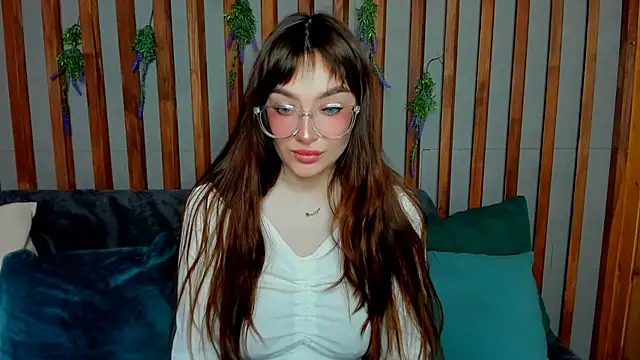 Snapshot of Emily_Tylerr chatting on September 9, 2025, 1:38 am Emily Tylerr online show from September 9, 2025, 1:38 am