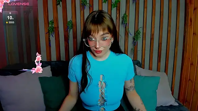 Snapshot of Emily_Tylerr chatting on October 4, 2025, 1:07 am Emily Tylerr online show from October 4, 2025, 1:07 am