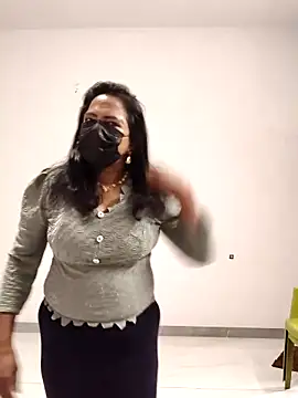 mallu-lover online show from March 10, 2026, 12:20 pm