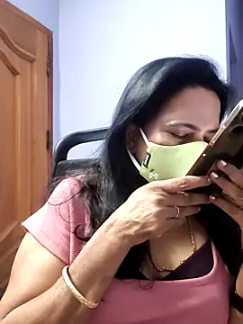 mallu-lover online show from November 25, 2025, 8:14 am