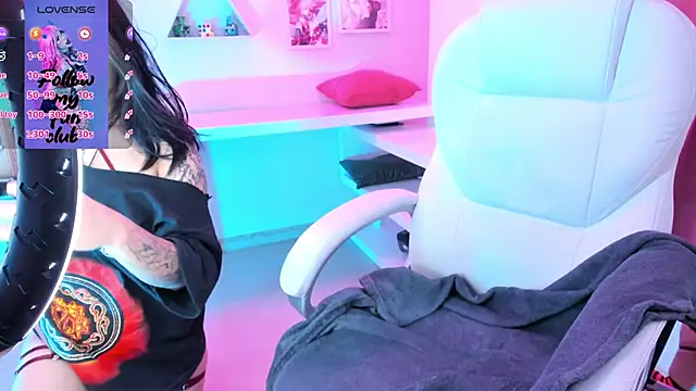 Snapshot of pinkk_deemon chatting on October 6, 2025, 2:18 pm pinkk deemon online show from October 6, 2025, 2:18 pm