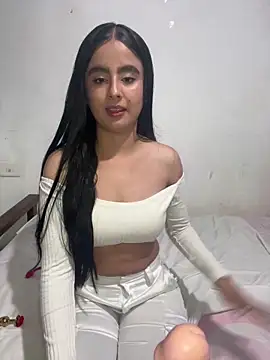 Snapshot of LunaFoxx10 chatting on October 6, 2025, 8:31 pm LunaFoxx10 online show from October 6, 2025, 8:31 pm