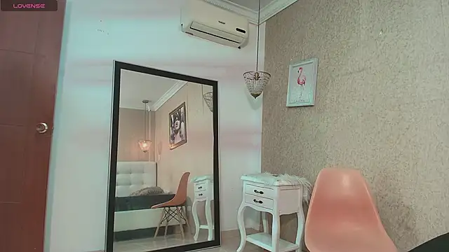 Snapshot of Miladiosa chatting on October 4, 2025, 11:56 am Miladiosa online show from October 4, 2025, 11:56 am