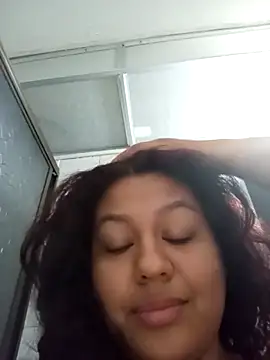 Snapshot of CloeStron chatting on November 6, 2025, 3:16 pm CloeStron online show from November 6, 2025, 3:16 pm