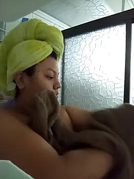 Snapshot of CloeStron chatting on November 11, 2025, 10:54 am CloeStron online show from November 11, 2025, 10:54 am