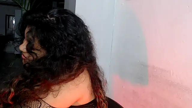 Snapshot of CloeStron chatting on October 11, 2025, 12:33 am CloeStron online show from October 11, 2025, 12:33 am