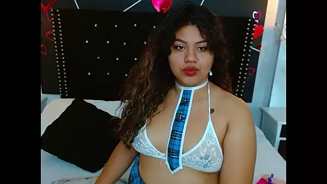 Snapshot of CloeStron chatting on September 12, 2025, 12:16 pm CloeStron online show from September 12, 2025, 12:16 pm