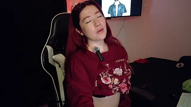 Snapshot of lunnaa_ chatting on October 22, 2025, 5:18 am lunnaa online show from October 22, 2025, 5:18 am