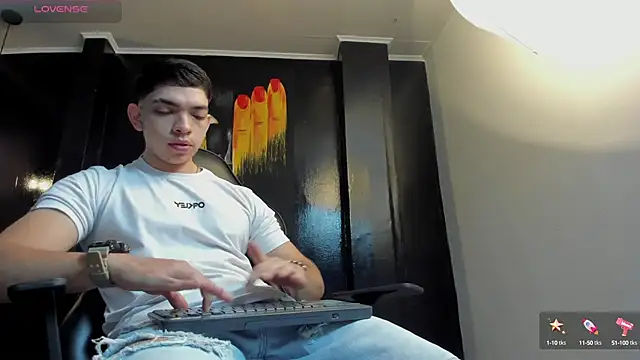 Eryonbradley online show from September 18, 2025, 11:13 am