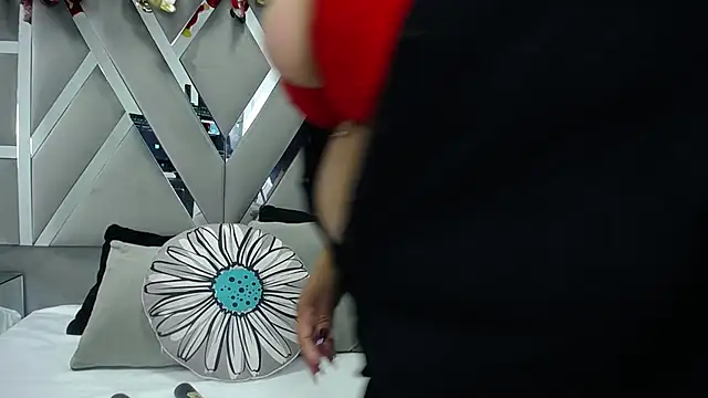 MonzerratBoyer online show from January 15, 2026, 7:06 pm