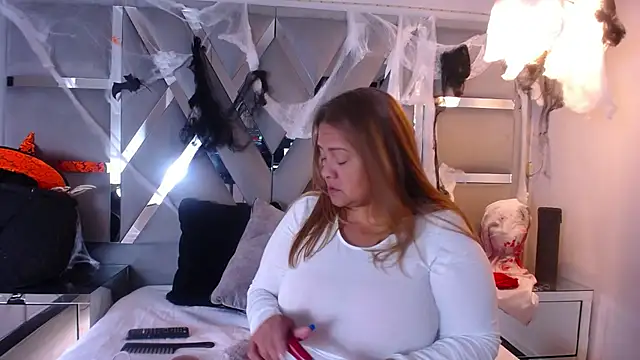 MonzerratBoyer online show from October 30, 2025, 5:54 pm