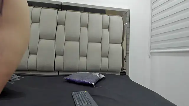 Mollyxketa1  online show from October 9, 2025, 2:56 am