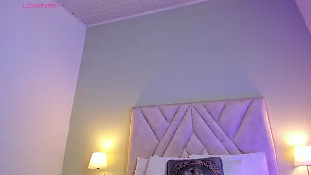 victoria becker  online show from December 22, 2025, 11:32 am