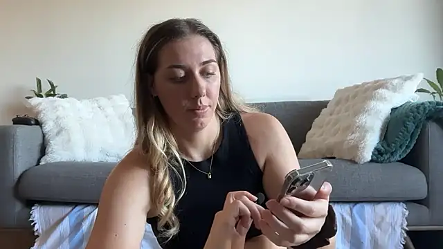 Snapshot of louiseberkeley chatting on March 15, 2026, 6:09 am louiseberkeley online show from March 15, 2026, 6:09 am