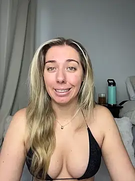Snapshot of louiseberkeley chatting on May 18, 2026, 2:01 am louiseberkeley online show from May 18, 2026, 2:01 am