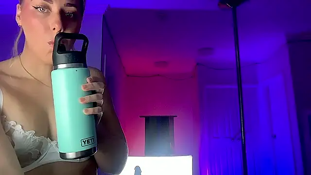 Snapshot of louiseberkeley chatting on February 24, 2026, 1:50 am louiseberkeley online show from February 24, 2026, 1:50 am