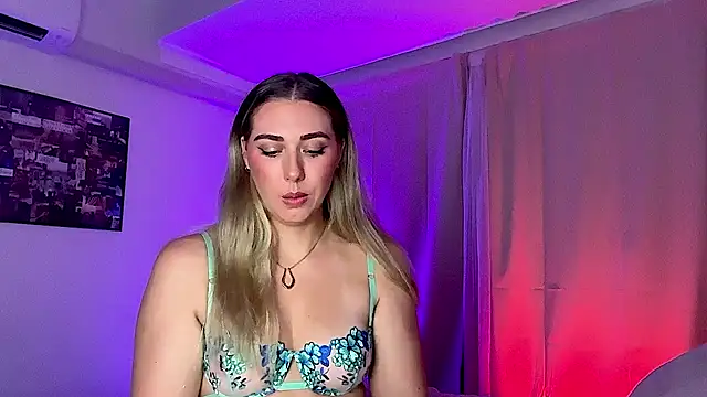 Snapshot of louiseberkeley chatting on February 22, 2026, 8:49 am louiseberkeley online show from February 22, 2026, 8:49 am