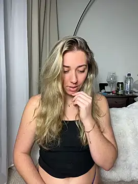 Snapshot of louiseberkeley chatting on June 7, 2026, 9:03 am louiseberkeley online show from June 7, 2026, 9:03 am