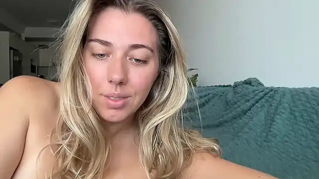 Snapshot of louiseberkeley chatting on February 11, 2026, 1:49 am louiseberkeley online show from February 11, 2026, 1:49 am