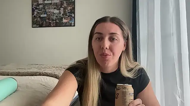 Snapshot of louiseberkeley chatting on February 19, 2026, 6:10 am louiseberkeley online show from February 19, 2026, 6:10 am