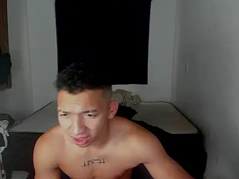 Snapshot of JuanchiT66 chatting on October 31, 2025, 7:21 pm JuanchiT66 online show from October 31, 2025, 7:21 pm