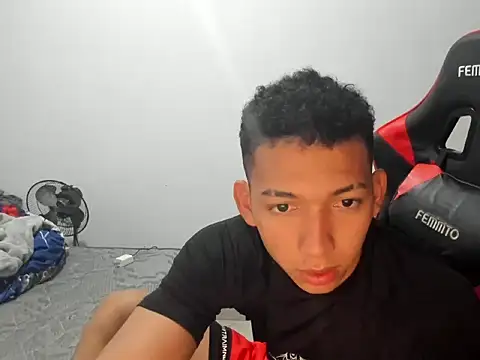 Snapshot of JuanchiT66 chatting on November 26, 2025, 4:34 am JuanchiT66 online show from November 26, 2025, 4:34 am