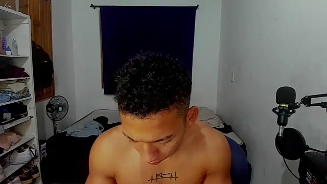 Snapshot of JuanchiT66 chatting on October 22, 2025, 3:55 pm JuanchiT66 online show from October 22, 2025, 3:55 pm